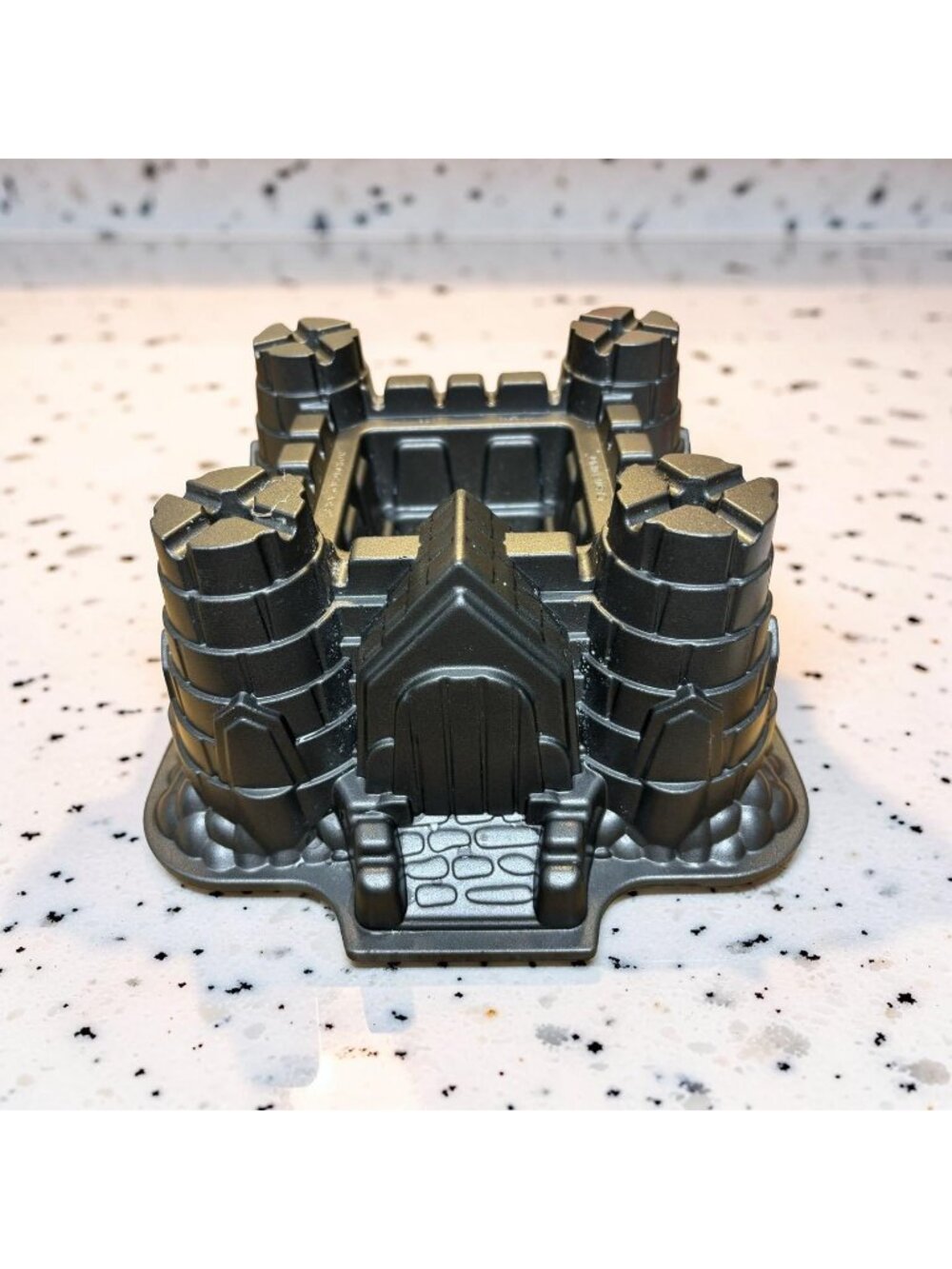 Nordic Ware Castle Bundt Pan Aluminum Baking Mold Heavy Duty - Picture 5 of 5